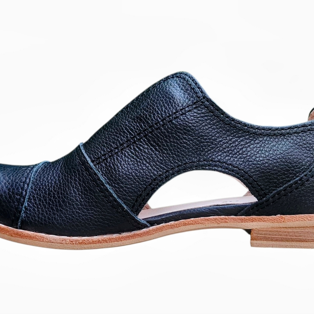 ALL BLACK Cutout Cowman Leather Flats